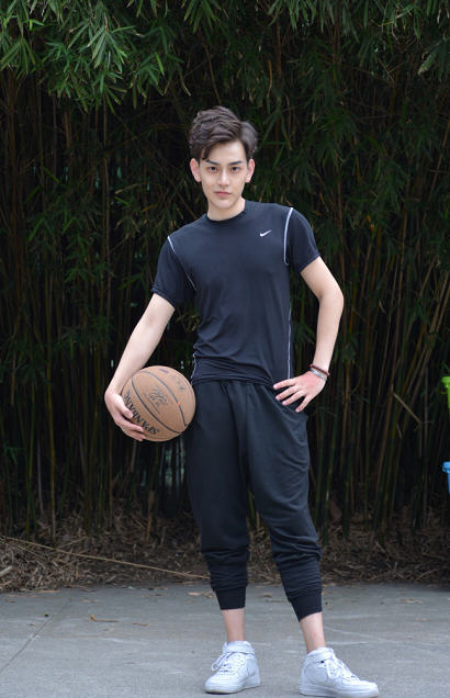 邱士杰个人资料介绍 邱士杰微博账号家庭背景介绍