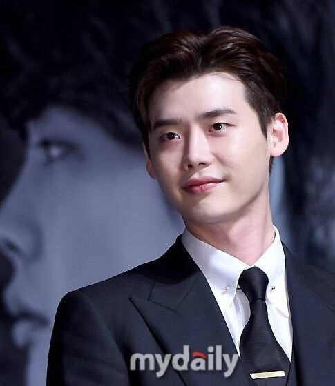 李钟硕澄清与YG公司闹不和 李钟硕和YG公司之间发生了什么 李钟硕澄清与YG公司闹不和 李钟硕和YG公司之间发生了什么