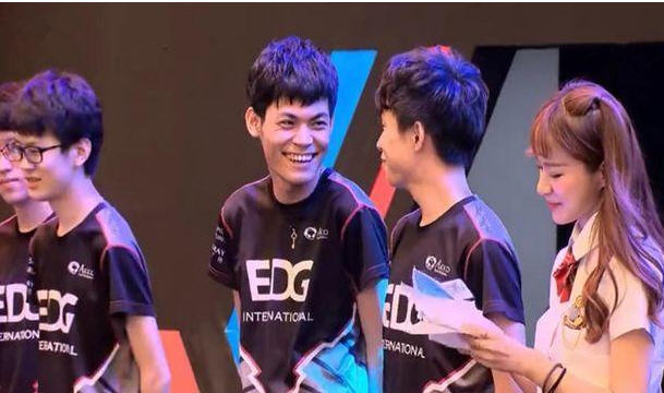 主持人不知道Meiko是谁是怎么回事 EDG接受最尴尬采访