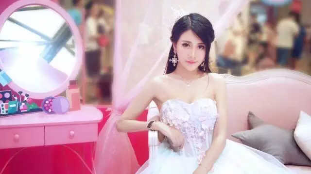 CJ又见最美女主持 最美女主持小薇美照分享