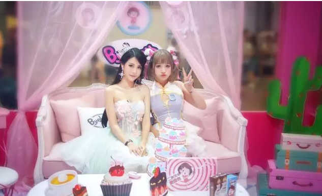 CJ又见最美女主持 最美女主持小薇美照分享