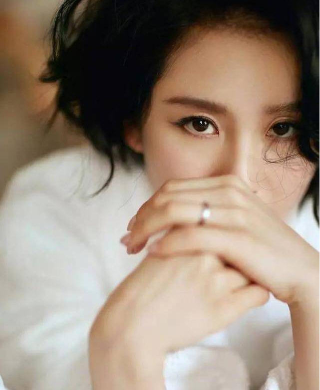 刘诗诗浴袍出境写真欣赏 刘诗诗浴袍出境写真欣赏