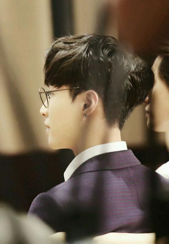 张艺兴戴眼镜壁纸,张艺兴戴眼镜高清图片大放送 张艺兴戴眼镜壁纸,张艺兴戴眼镜高清图片大放送