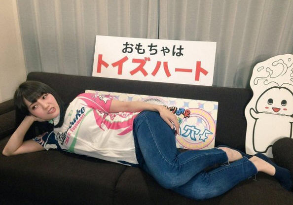 日本清纯美女水菜丽Cos春丽图 肌肤白嫩吹弹可破